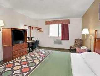 Red Roof Hotel 2*